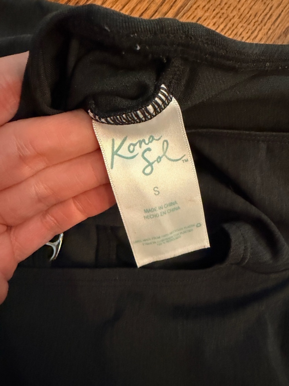 Kona Sol Black Scoop Neck Tank Top - Picture 2 of 4